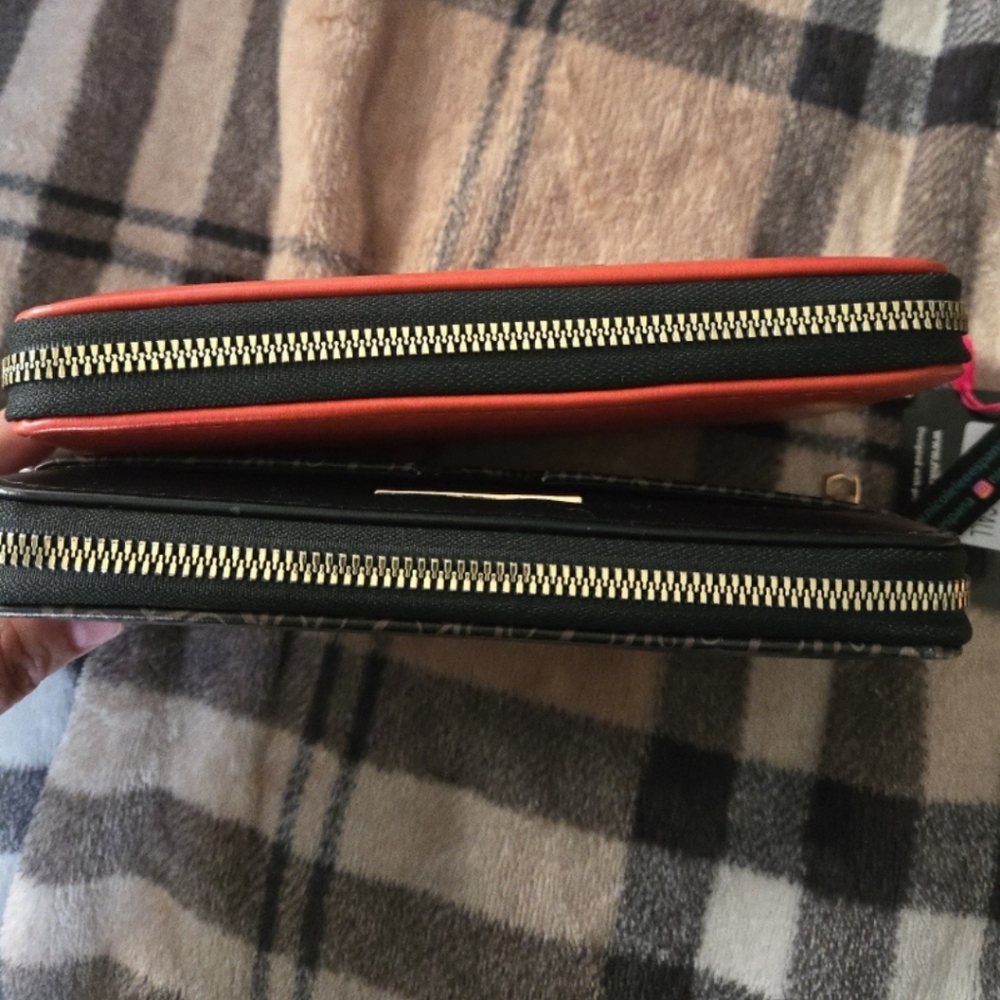 Wallets - Picture 2 of 7